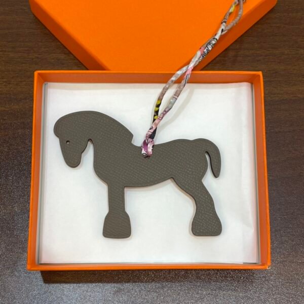 Canada Toronto Rose Eglantine Togo / Epsom Etoupe Military Horse Charm