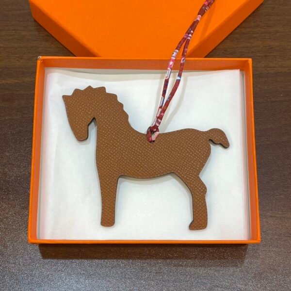 187 Factory Bag Charm Price Pony Charm Togo Bordeaux / Epsom Gold