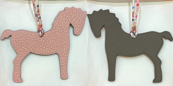 UK London Pony Charm Rose Sakura Togo / Etoupe Epsom Leather
