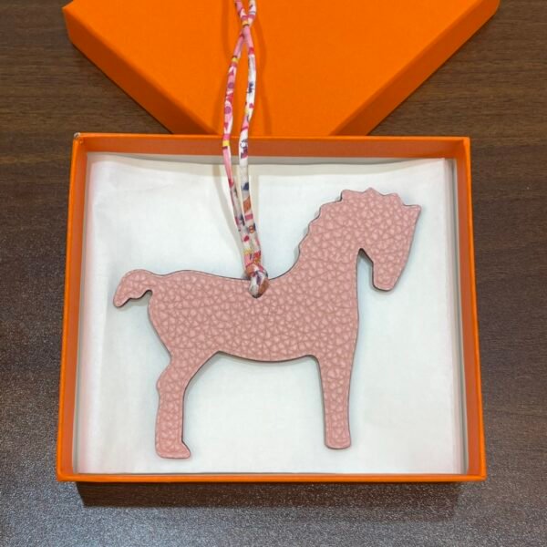 UK London Pony Charm Rose Sakura Togo / Etoupe Epsom Leather
