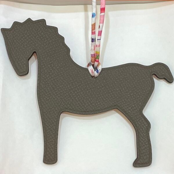 UK London Pony Charm Rose Sakura Togo / Etoupe Epsom Leather