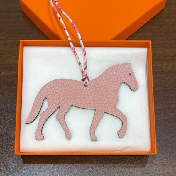 187 Factory Bag Charms Stepping Horse Charm Togo Rose Sakura / Epsom Craie