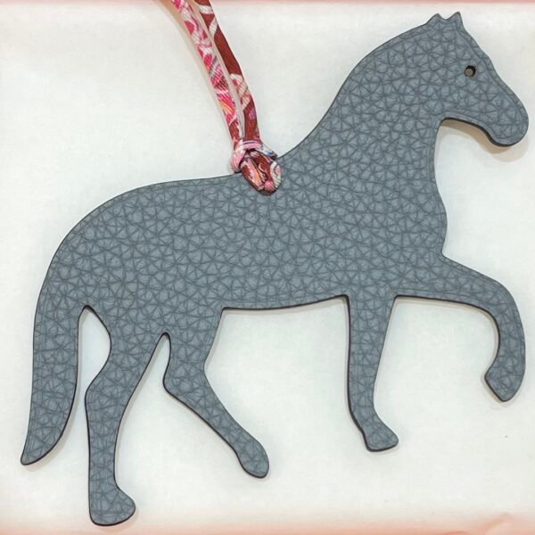 UK London 187 Factory Stepping Horse Charm Blue Lin Togo / Violet Epsom Leather