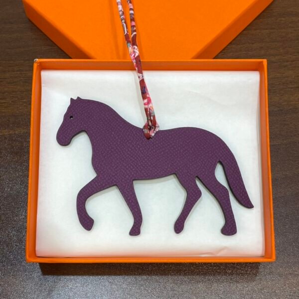 UK London 187 Factory Stepping Horse Charm Blue Lin Togo / Violet Epsom Leather