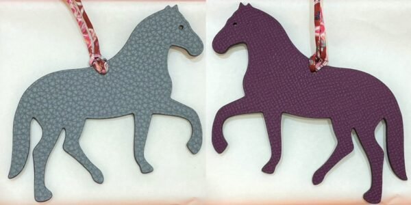 UK London 187 Factory Stepping Horse Charm Blue Lin Togo / Violet Epsom Leather