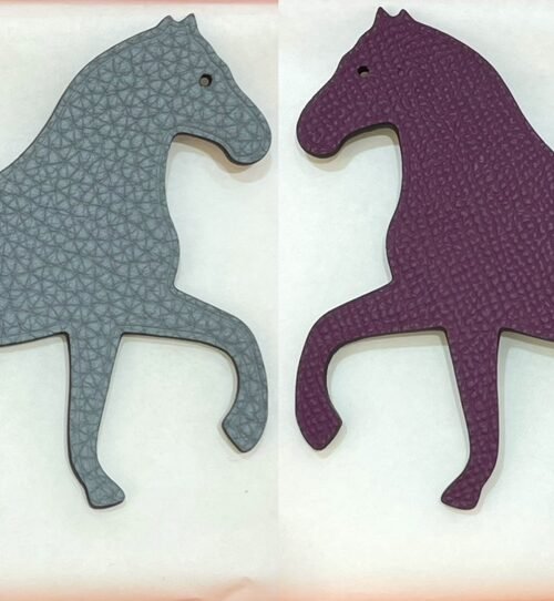 UK London 187 Factory Stepping Horse Charm Blue Lin Togo / Violet Epsom Leather