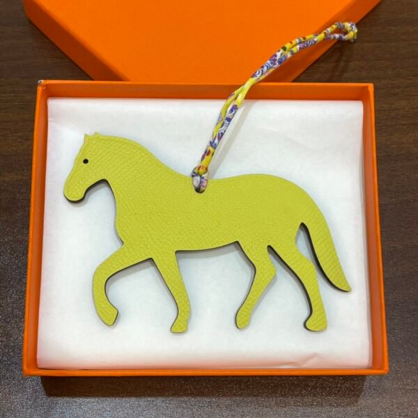New Arrival 187 Factory Togo Blue Saphir / Epsom Lime Stepping Horse Charm Images