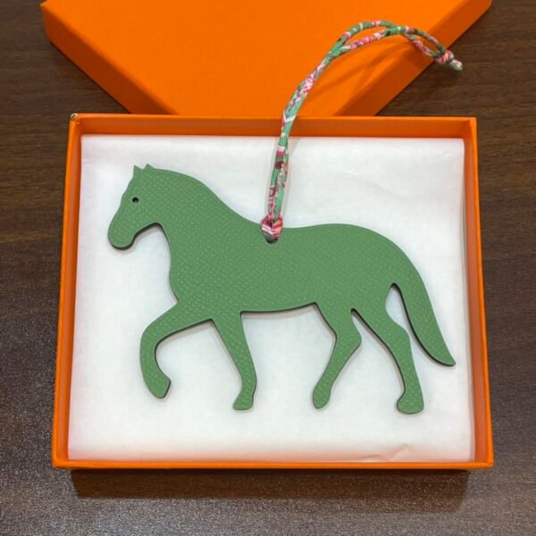 USA Washington Stepping Horse Charm Gris Tourterelle Togo Leather / Vert Criquet Epsom Leather