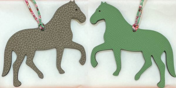 USA Washington Stepping Horse Charm Gris Tourterelle Togo Leather / Vert Criquet Epsom Leather