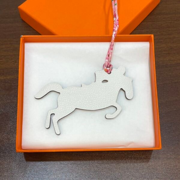 New Arrival Knight Horse Charm Epsom Craie / Togo Rose Eglantine