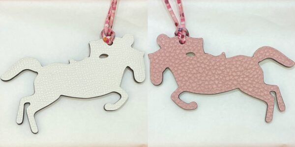 New Arrival Knight Horse Charm Epsom Craie / Togo Rose Eglantine