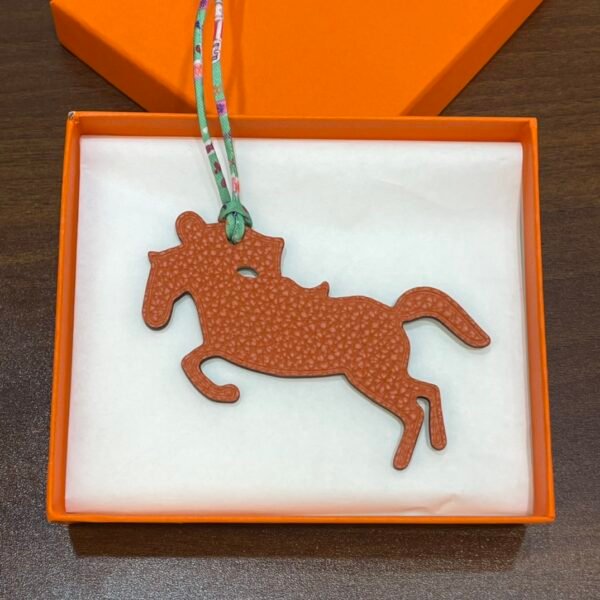 Australia Canberra Knight Horse Charm Epsom Leather Malachite / Togo Leather Orange