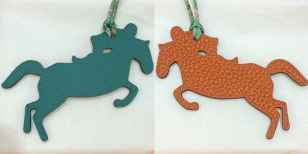 Australia Canberra Knight Horse Charm Epsom Leather Malachite / Togo Leather Orange