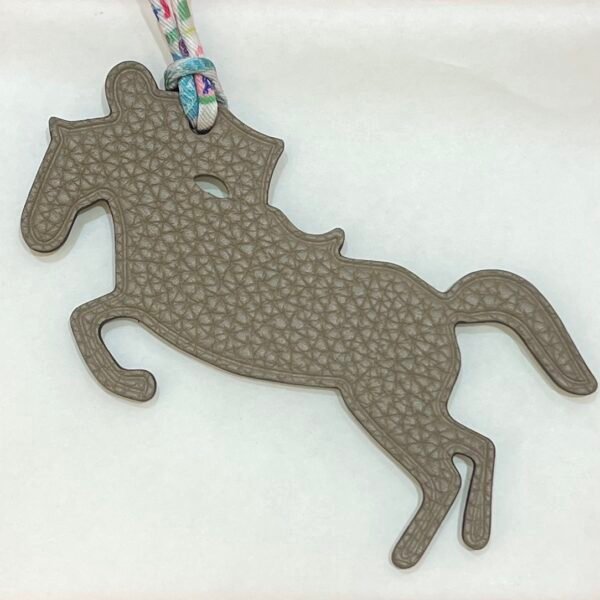 UK London Knight Horse Charm Vert Criquet Epsom Leather /Gris Tourterelle Togo Leather