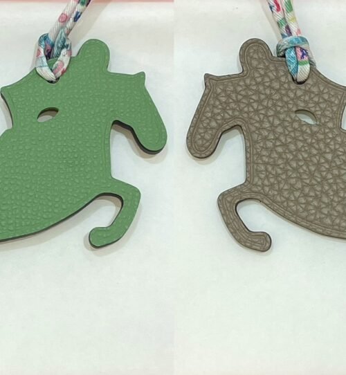 UK London Knight Horse Charm Vert Criquet Epsom Leather /Gris Tourterelle Togo Leather