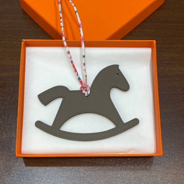Canada Toronto Trojan Horse Charm Epsom Leather Etoupe / Togo Leather Rose Sakura