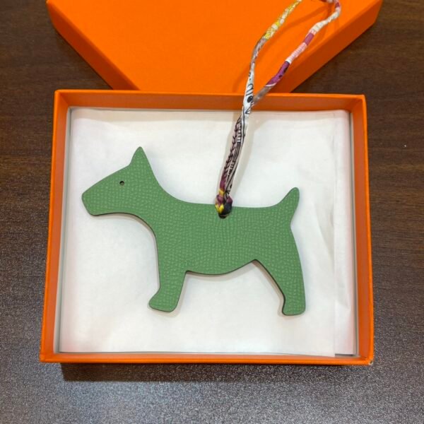 187 Factory Dog Charm Togo Gris Tourterelle / Epsom Vert Criquet Bag Charms