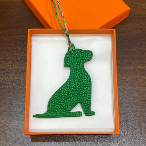 Australia Sydney Little Dog Charm Togo Rose Purple / Epsom Vert Bambou