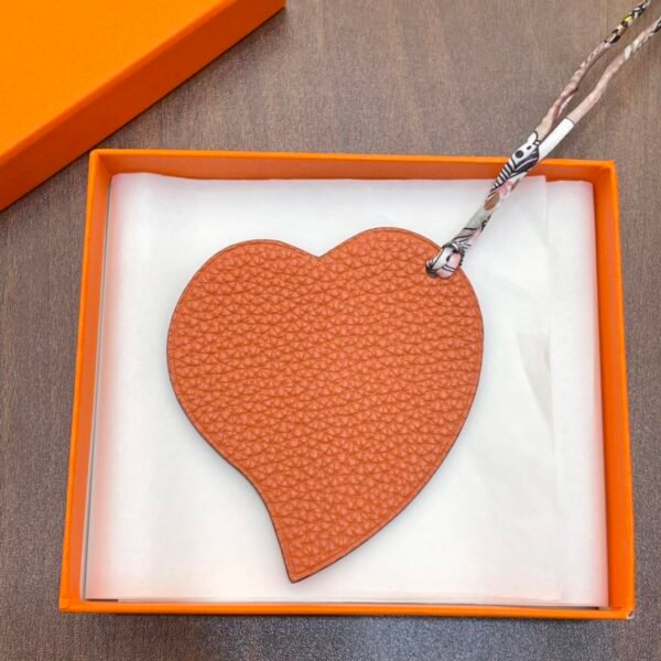 187 Factory Heart Charm Price Epsom Leather Etoupe / Togo Leather Orange
