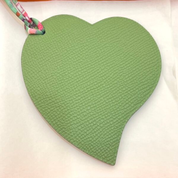 Australia Canberra 187 Factory Vert Criquet Epsom / Gris Tourterelle Togo Heart Charms