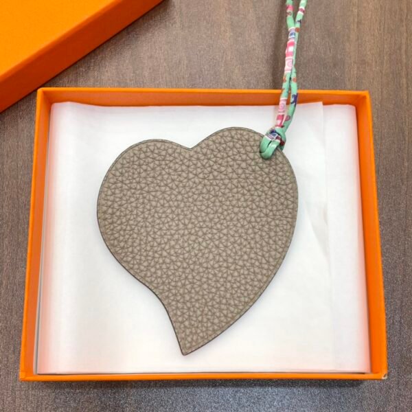 Australia Canberra 187 Factory Vert Criquet Epsom / Gris Tourterelle Togo Heart Charms