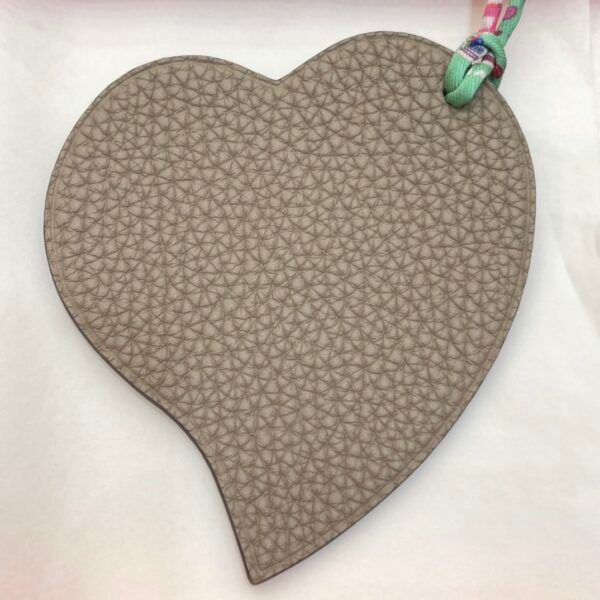 Australia Canberra 187 Factory Vert Criquet Epsom / Gris Tourterelle Togo Heart Charms