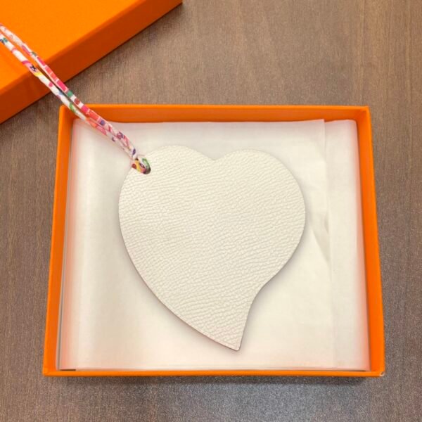 Canada Toronto 187 Factory Heart Charm Craie Epsom Leather / Rose Eglantine Togo Leather