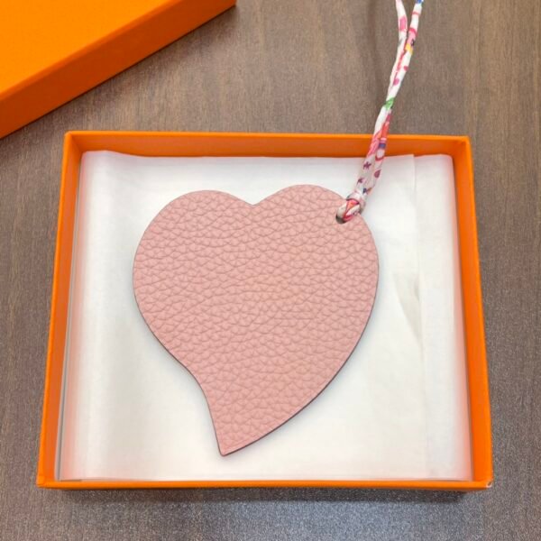Canada Toronto 187 Factory Heart Charm Craie Epsom Leather / Rose Eglantine Togo Leather
