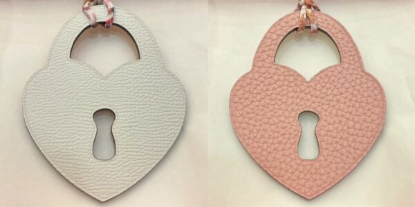 187 Factory Love Lock Charm Craie Epsom Leather / Rose Eglantine Togo Leather