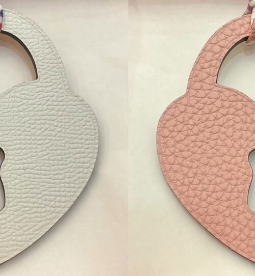 187 Factory Love Lock Charm Craie Epsom Leather / Rose Eglantine Togo Leather
