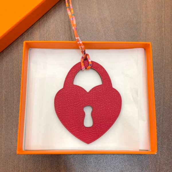 Canada Ottawa 187 Factory Love Lock Charm Rouge Casaque Epsom / Orange Togo Leather