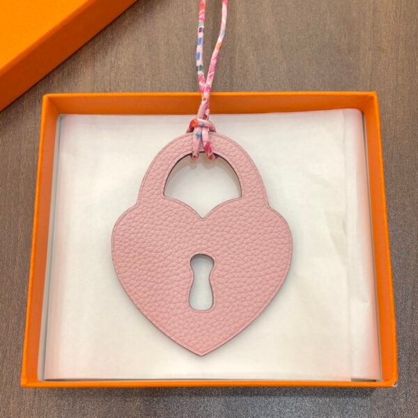 187 Factory Bag Charm Rose Purple Epsom Leather / Rose Eglantine Togo Love Lock Charm