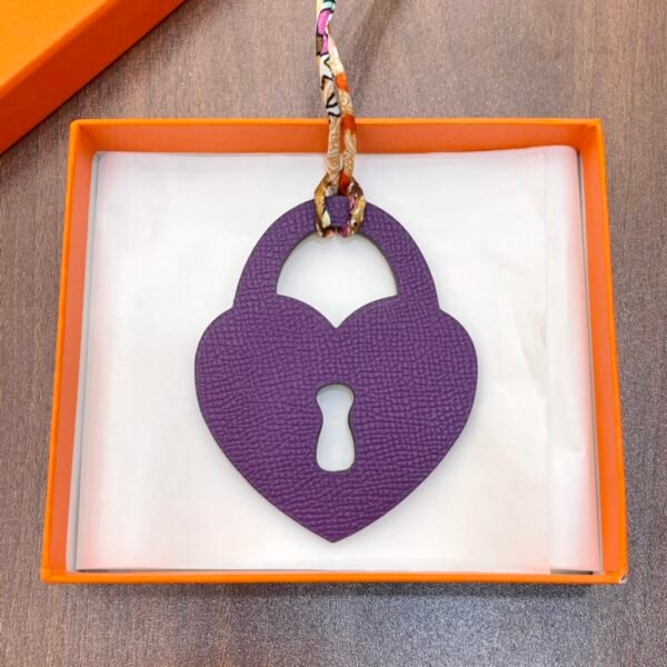 Canada Toronto 187 Factory Love Lock Charm Violet Epsom Leather / Gold Togo Leather