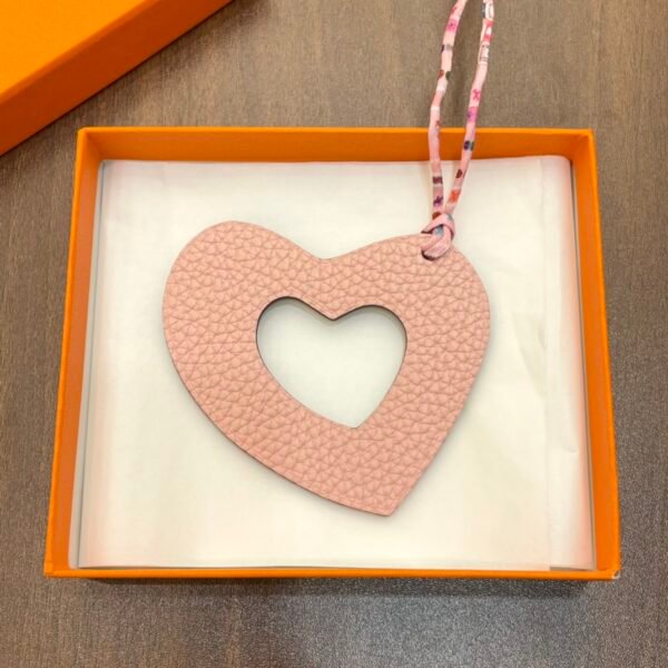 187 Factory Hollow Heart Charm Togo Leather Rose Eglantine / Epsom Leather Etoupe