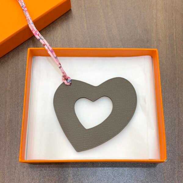 187 Factory Hollow Heart Charm Togo Leather Rose Eglantine / Epsom Leather Etoupe