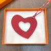 187 Factory Charm Images Hollow Heart Charm Togo Rouge Casaque / Epsom Craie