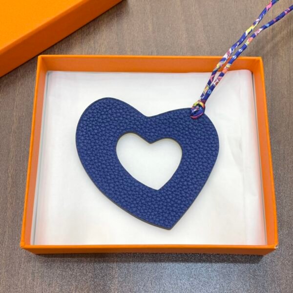 Canada Ottawa 187 Factory Hollow Heart Charm Blue Saphir Togo / Lime Epsom Bag Charm