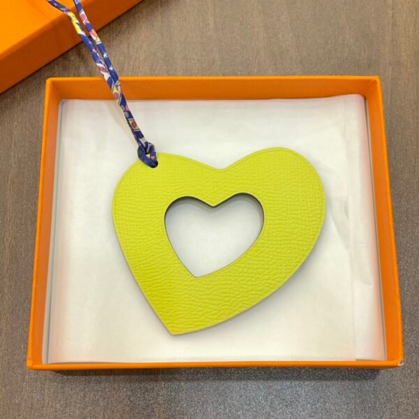 Canada Ottawa 187 Factory Hollow Heart Charm Blue Saphir Togo / Lime Epsom Bag Charm