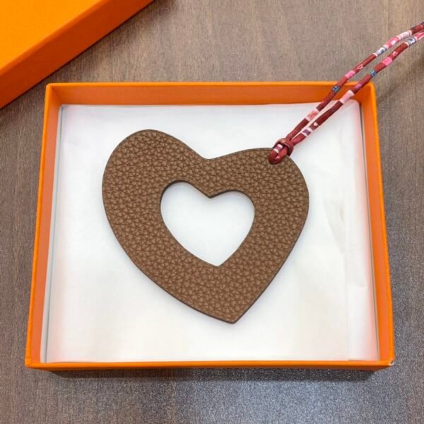 New Arrival 187 Factory Gold Togo Leather / Rouge Casaque Epsom Hollow Heart Charm
