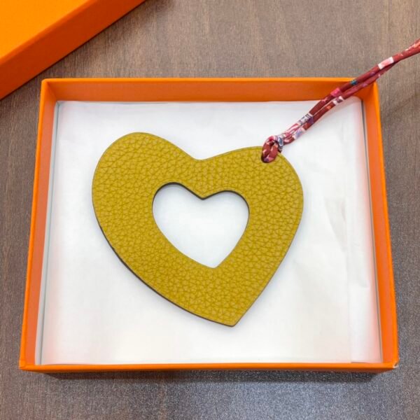 187 Factory Hollow Heart Charm Jaune D’or Togo Leather / Violet Epsom Leather